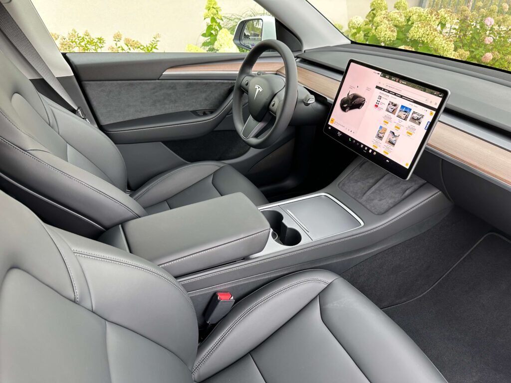 Tesla do ślubu, Tesla 3 wynajem okolicznościowy z kierowcą